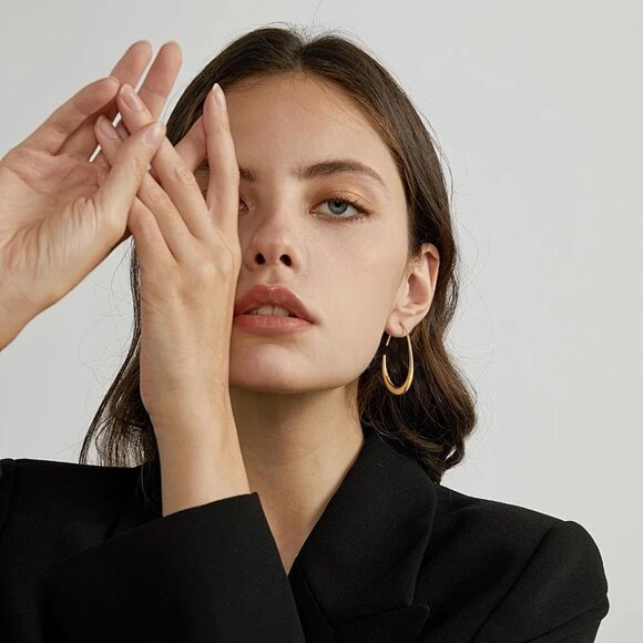 ✨Women Gold Teardrop Hoop Earrings Gold Plated Oval Pull Drop Hoop Earrings - Picture 4 of 6